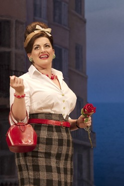 Jodie Prenger (Dolly) in One Man, Two Guvnors at the Theatre Royal Haymarket. Photo credit Johan Persson