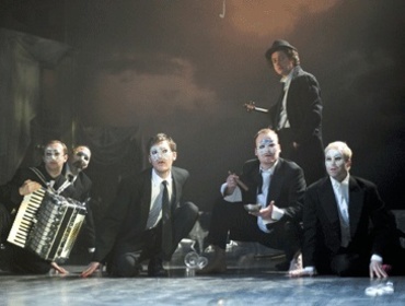 Propeller perform Twelfth Night in 2006-2007. Credit Marnuel Harlan